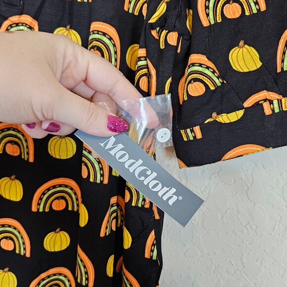 Modcloth Winning Them Over Short Sleeve Top Black Pumpkin Women's Small Casual - Picture 5 of 8
